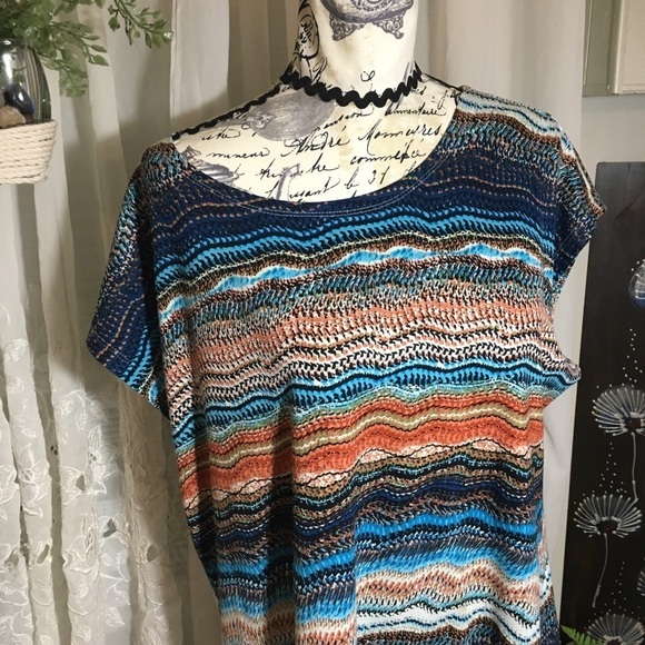 NorthStyle oversized easy to wear multi color top - Picture 2 of 7